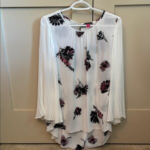 Floral Print Women's Vince Camuto Top with Pleated Sleeves